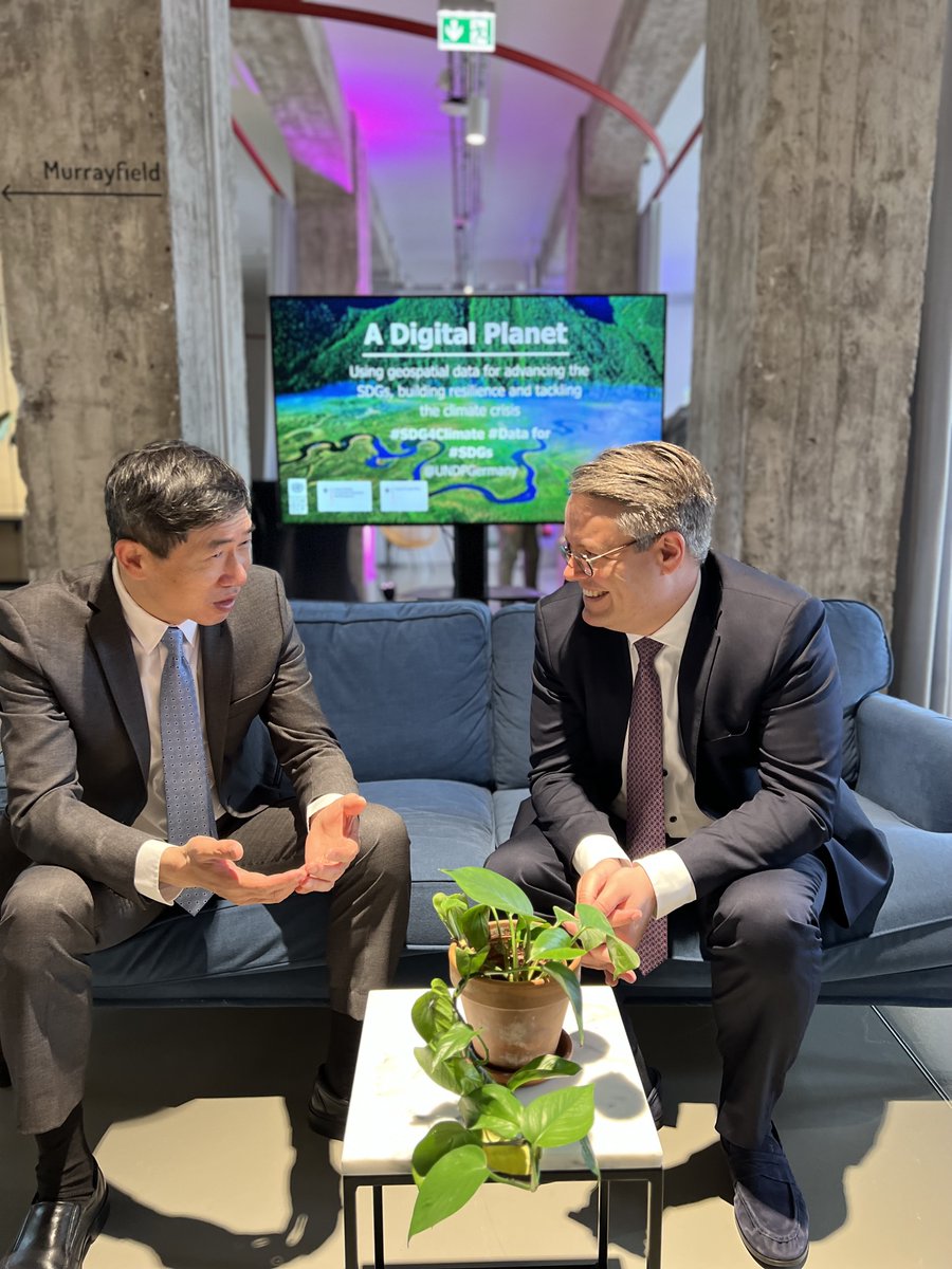 UNDPGermany's tweet photo. As our Geospatial Event comes to an end, we can't help but reflect on the great journey we have had so far! We would like to thank all our participants and speakers 👏
📸 Below are a few photos from our event that capture inspirational moments🪐 #Data4Climate, #Data for #SDGs https://t.co/aepUXVFQkj