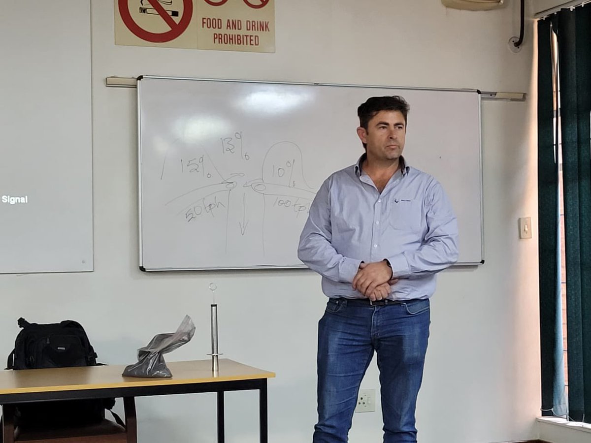 SACoalPrep's tweet image. Manie Brits from Malvern Engineering doing a practical demonstration on how to find magnetite at the SACPS technical meeting. #sacps #coalprocessing #sacpstechnicalmeeting #MalvernEngineering