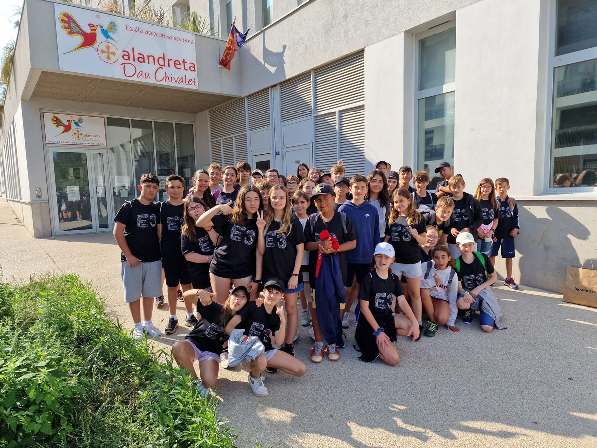Espai_Tres's tweet photo. El nostre alumnas de sisè està compartint aprenentatges a l’escola Dau Chivalet a Montpeller
#Occitania #viatgesisè #compartint https://t.co/uWebz7U4ds