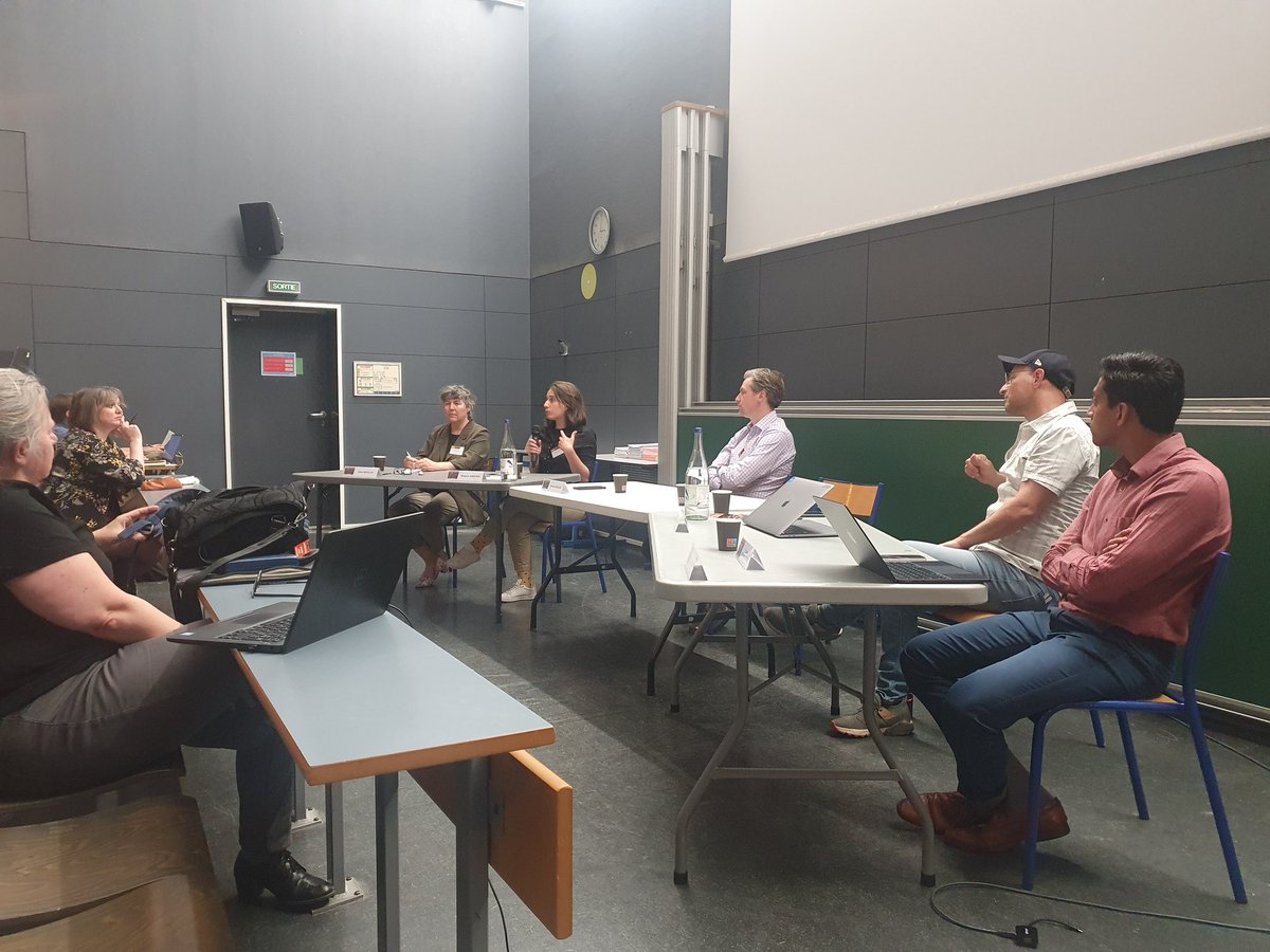 La journée sur l'interdisciplinarité du <a href="/reseau_pamir/">DIM Patrimoines matériels</a> à <a href="/Sorbonne_Univ_/">Sorbonne Université</a> se poursuit sur une belle table ronde avec Diego Jarak <a href="/lunulabide/">Diego Jarak</a>, Clément Levallois <a href="/seinecle/">Clement Levallois / seinecle@ioc.exchange</a>, <a href="/ClaireNedellec/">Nedellec</a>, <a href="/MorgannSabatier/">Morgann</a> et Darshan Sathiyanarayanan.