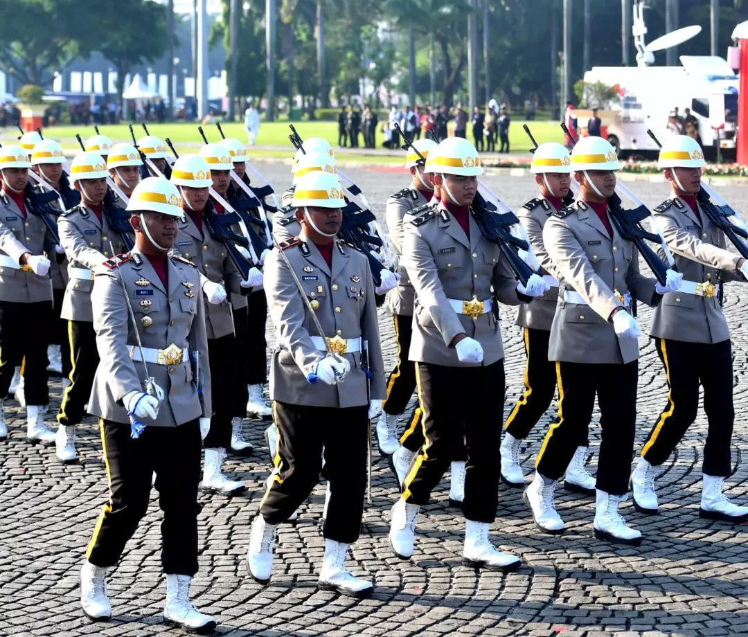 Dalam amanatnya pada Upacara Peringatan Hari Lahir Pancasila di Monas (1/6), Presiden Joko Widodo mengatakan ditengah krisis yang melanda dunia, Indonesia adalah satu dari sedikit negara yang berhasil menjaga stabilitas ekonomi, sosial dan politik, serta menjaga inflasi.