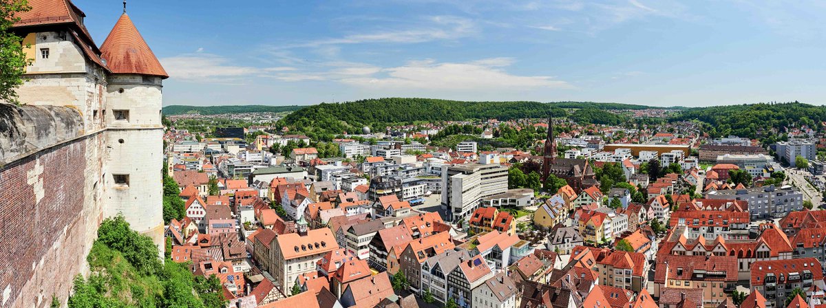 On fait connaissance avec le 1. FC HEIDENHEIM 1846, le petit nouveau de la Bundesliga

A dérouler (thread de 7 tweets) , à partager, etc…

C’est un club de la petite ville souabe de 50000 habitants Heidenheim an der Brenz, entre Stuttgart et Augsburg
1/7