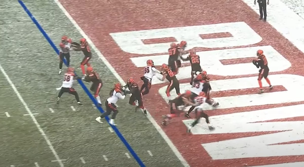 RebaTheRobot's tweet image. CLE Orchestra is great, Disney on Ice too, but I can't wait to see "Flea-Flicker From Own End Zone and it is Intercepted - ON ICE!"  I might even watch it three times in a day @TheOGPAW @HammerNation19 @ESPNCleveland @TheRealTRizzo @DLHavok1980 @AlwaysPositiveJ