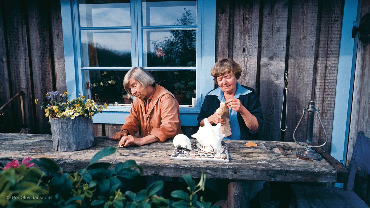 hypergames's tweet image. Happy Pride Month from the Snufkin team 🏳️‍🌈🎶

The Moomin world has always been a welcoming space for all, and many see gender diversity and queerness throughout Moominvalley 🏕️

To celebrate that, we're sharing some articles on the queer themes in Tove Jansson’s life and work 🧵