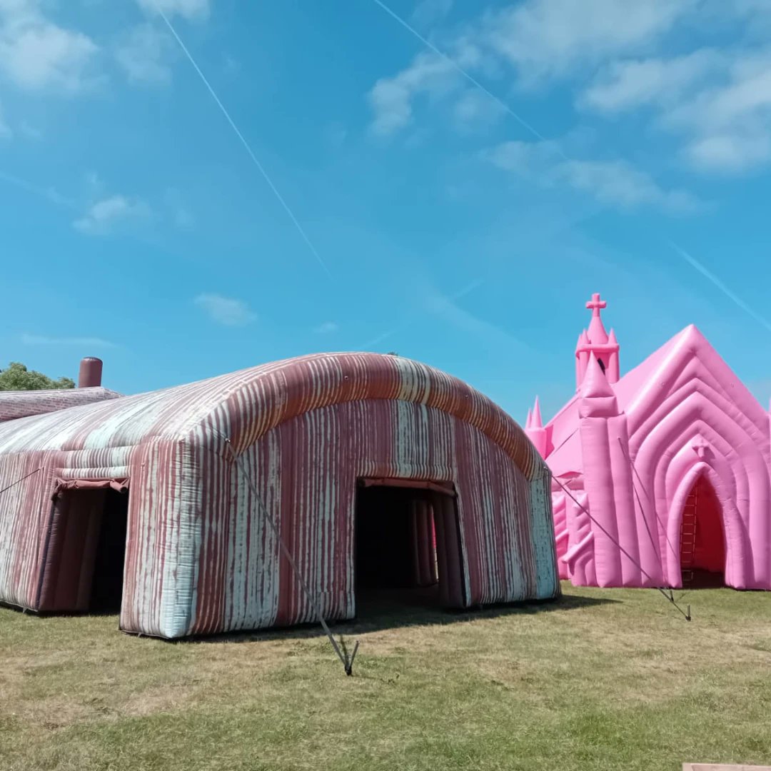 FEESD_verhuur's tweet image. Wat staan ze toch prachtig naast elkaar 🤩

Dit weekend o.a. een Silent disco bingo in de roze kerk, kinderactiviteiten en meerdere DJ's in de fabriek tijdens het Zomerspektakel in Alphen a/d Rijn 🎉