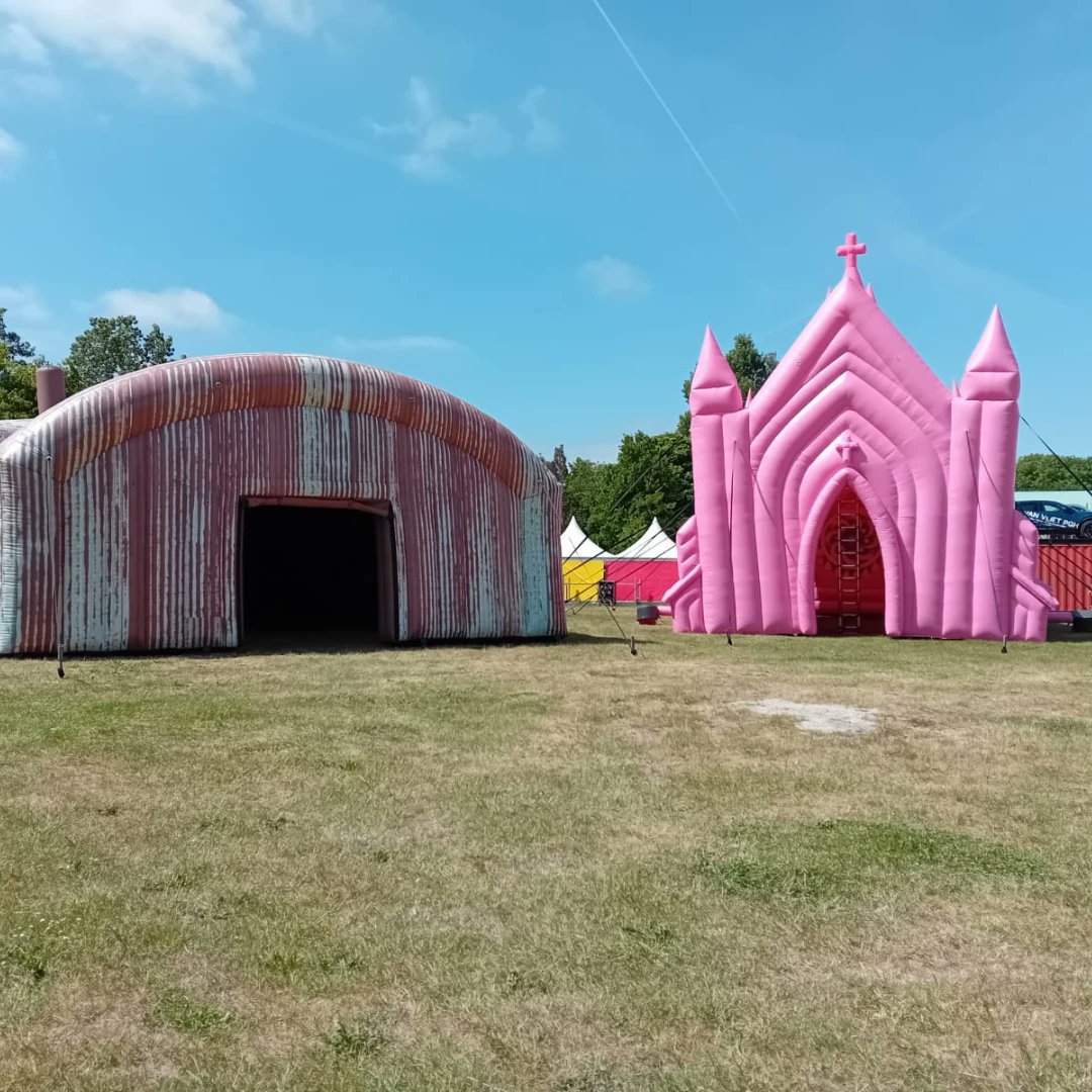 FEESD_verhuur's tweet image. Wat staan ze toch prachtig naast elkaar 🤩

Dit weekend o.a. een Silent disco bingo in de roze kerk, kinderactiviteiten en meerdere DJ's in de fabriek tijdens het Zomerspektakel in Alphen a/d Rijn 🎉