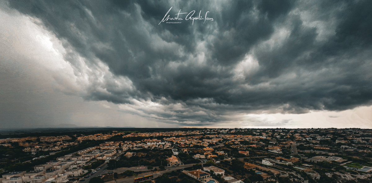 martaas1991's tweet image. ⛈️ súper reventon a Mallorca

#Tormenta #tempesta #storm #dronephotography #reventon #mallorca #IllesBalears @MeteoIB3 @TempsIB3 @IBCarlosDuran @IB3noticies @AlexMeteoM @Palmameteo @MiquelSalamanca @mdmallorca