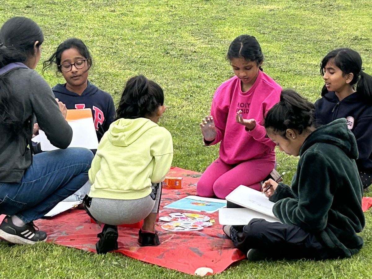 Ace event at the newly improved Hembrigg Park in Morley! “Art in the Park” Morley Town Deal, @GroundworkYorks  @AheadP_ship  and Cortisol Kid 🌈 
Fabulous engagement from local young people and families 👏🏻 

#townfund #towndeal #placemaking #morley #communityart #parks