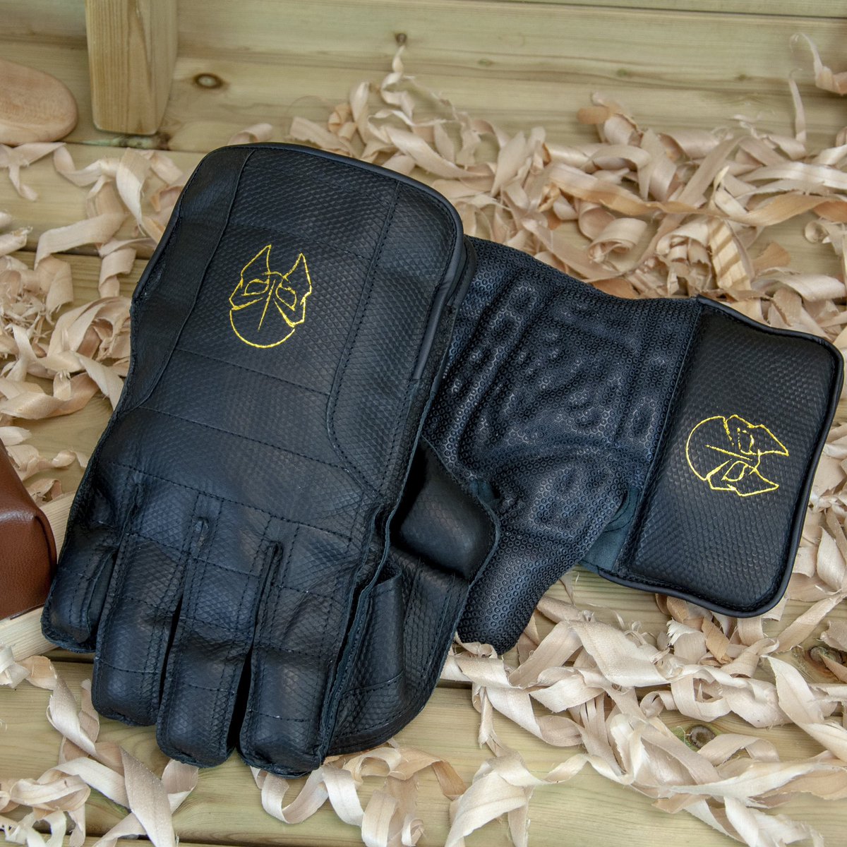 Phantom_Cricket's tweet photo. 2023 Limited WK Gloves - BLACK

Premium Leather Professional Grade Wicket Keeping Gloves

Perforated Aniline Leather Backhand In A Unique Snake Texture

𝗡𝗢𝗪 𝗜𝗡 𝗦𝗧𝗢𝗖𝗞

#Phantom #cricket #WicketKeeping #Leather #FindYourForm https://t.co/dsi3HeRp3M