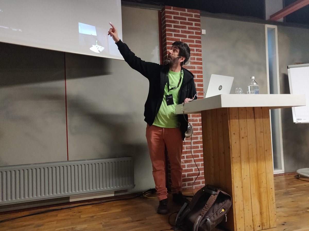 MacMladen's tweet image. Nenad Krstić in talk about the Tailwind and Drupal on #drupaljam