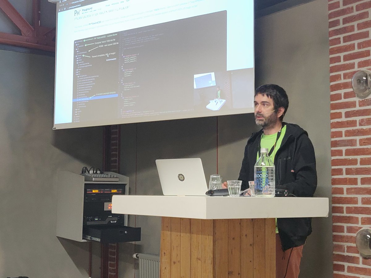 MacMladen's tweet image. Nenad Krstić in talk about the Tailwind and Drupal on #drupaljam