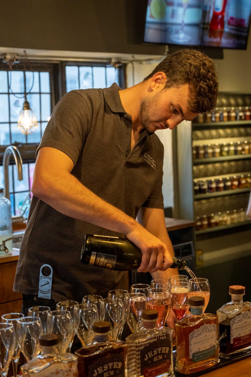 CONNECT MEMBER NEWS | @shakedistillery; Shakespeare Distillery ranked in the top 10 best Gin Distillery Experiences in the UK! Find out more- cw-chamber.co.uk/news/shakespea…