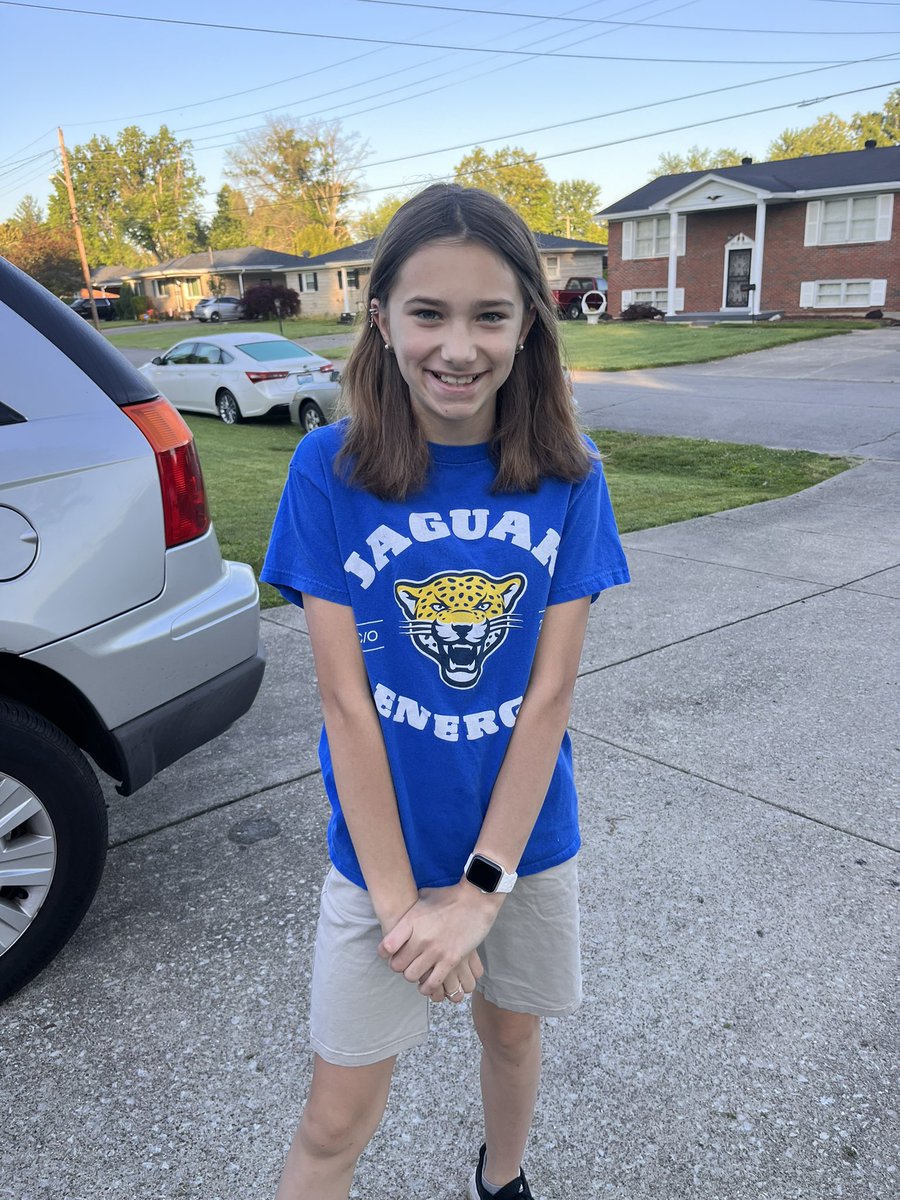 1st Day vs. Last Day 💙🖤 #6thgrade Thank you to all of her wonderful teachers, the admin, and staff that has made her first year in middle school a success!! We appreciate you!! #RoarJagsRoar @MrCathey21 @Dontdoubtknipp @MsStevenson27 @MsWoolridge205