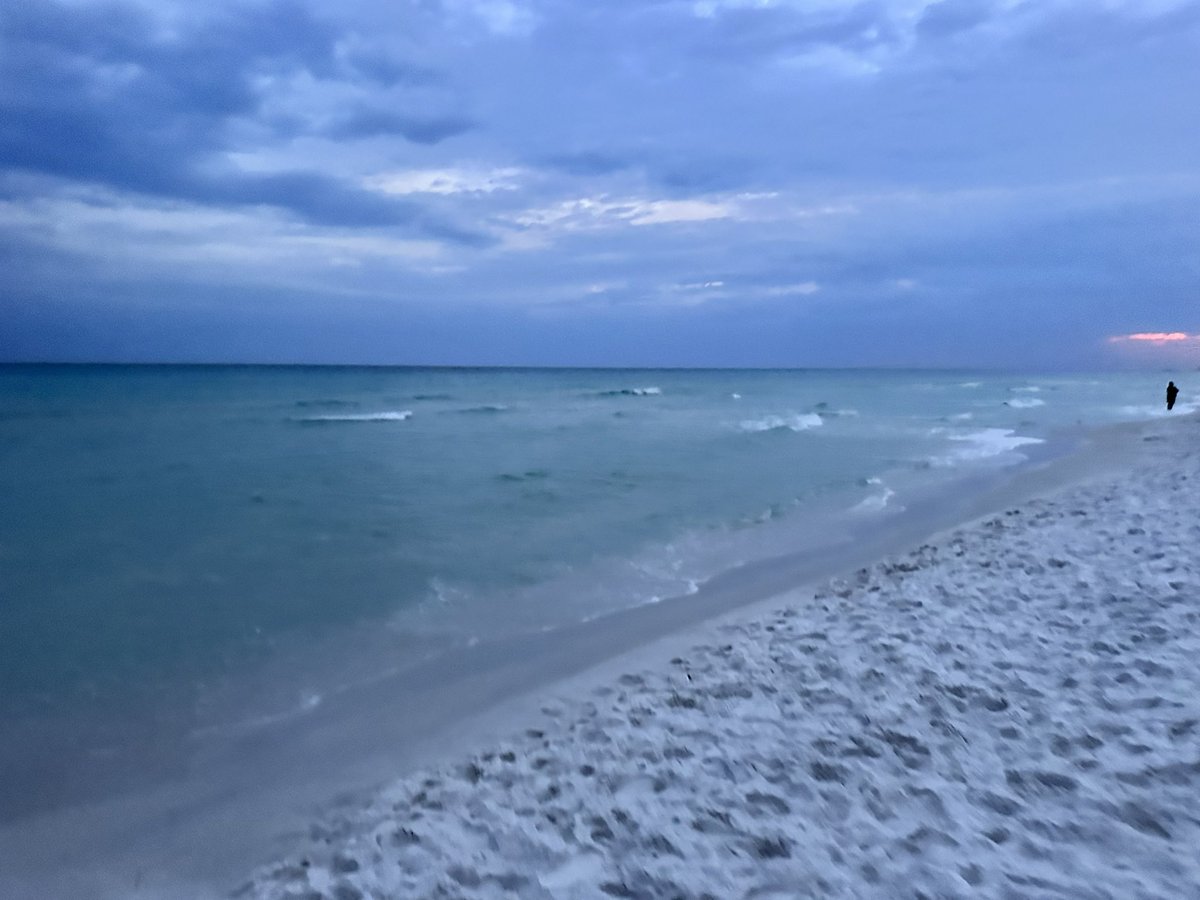 Guess I’m all about beaches lately. This one was a special one, white dry sandy beach with clear blue water and then the almost full moon @ night outside with clouds…paradise! What’s next? You’ll just have to wait and find out!! #beach #Beaches #beachlife