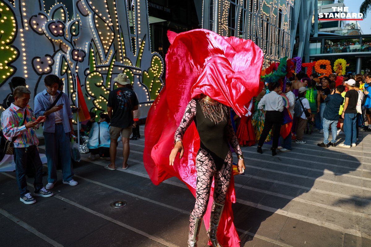 thestandardth's tweet image. (1) เซเลบคนดัง 500 ชีวิต ร่วมแสดงพลังสีรุ้ง ฉลอง ‘#PrideforAll’ วันแรกของเดือนแห่งความภูมิใจ

#TheStandardLGBTQ #LGBTQ #BangkokPride #pridemonth2023 #สมรสเท่าเทียม 

ภาพ: ศวิตา พูลเสถียร, ฐานิส สุดโต