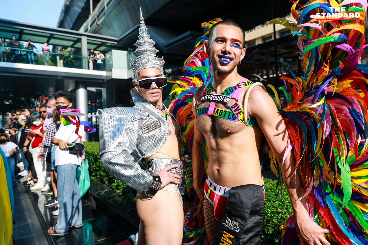 thestandardth's tweet image. (1) เซเลบคนดัง 500 ชีวิต ร่วมแสดงพลังสีรุ้ง ฉลอง ‘#PrideforAll’ วันแรกของเดือนแห่งความภูมิใจ

#TheStandardLGBTQ #LGBTQ #BangkokPride #pridemonth2023 #สมรสเท่าเทียม 

ภาพ: ศวิตา พูลเสถียร, ฐานิส สุดโต
