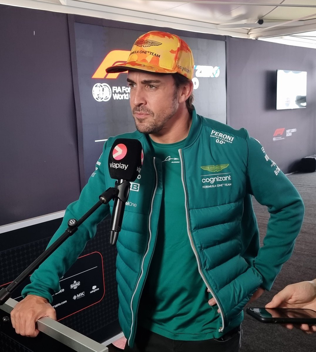 AstonF1Spain's tweet photo. Alonso: "Red Bull ha dominado hasta ahora. No veo por qué no debería dominar aquí. Hay que ser cautos. Casi firmaría un podio. El circuito será unos 5 segundos más rápido. No sé si la última curva será a fondo, quizás sí para Red Bull. Sabemos que el resto de equipos también lleva novedades"

Traducción para entendidos: "Lo haré por mis santos cojones"

[via @AlbertFabrega]