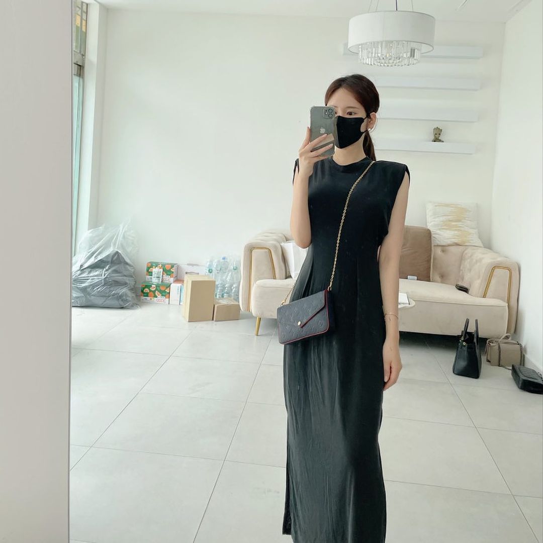 This round of bright moon, I wish we have a long joy and dreams.