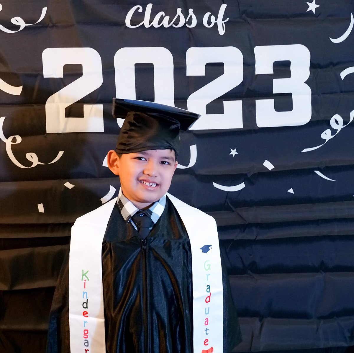 mless26's tweet photo. Kindergarten Class of 2023 so proud of this little guy! Get ready First Grade! He is on his way! #YoumadeitBuddy
@GutermuthES @JCPSKY #lastdayofschool #Lastdayofkindergarten #FirstGrader #kindergartenClassof2023 #GutermuthPride #FutureClassof2035 @athkat https://t.co/FZlln9OhPb