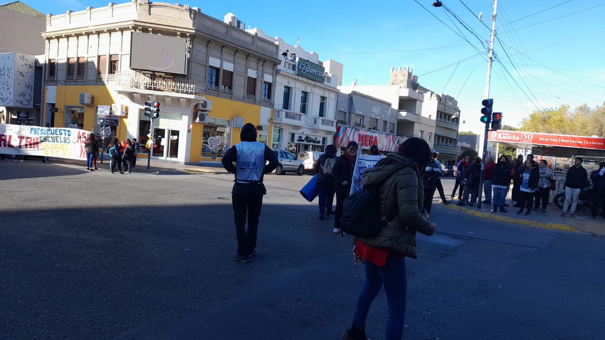 AtechRegSur's tweet photo. #AtechSur| Información
Miercoles 31/05
2° jornada de Paro con un 70% de adhesión en promedio.
En el marco de la medida provincial por 72hs, se realizó ayer concentración y marcha por las calles de la ciudad. https://t.co/25fc1tyUfJ