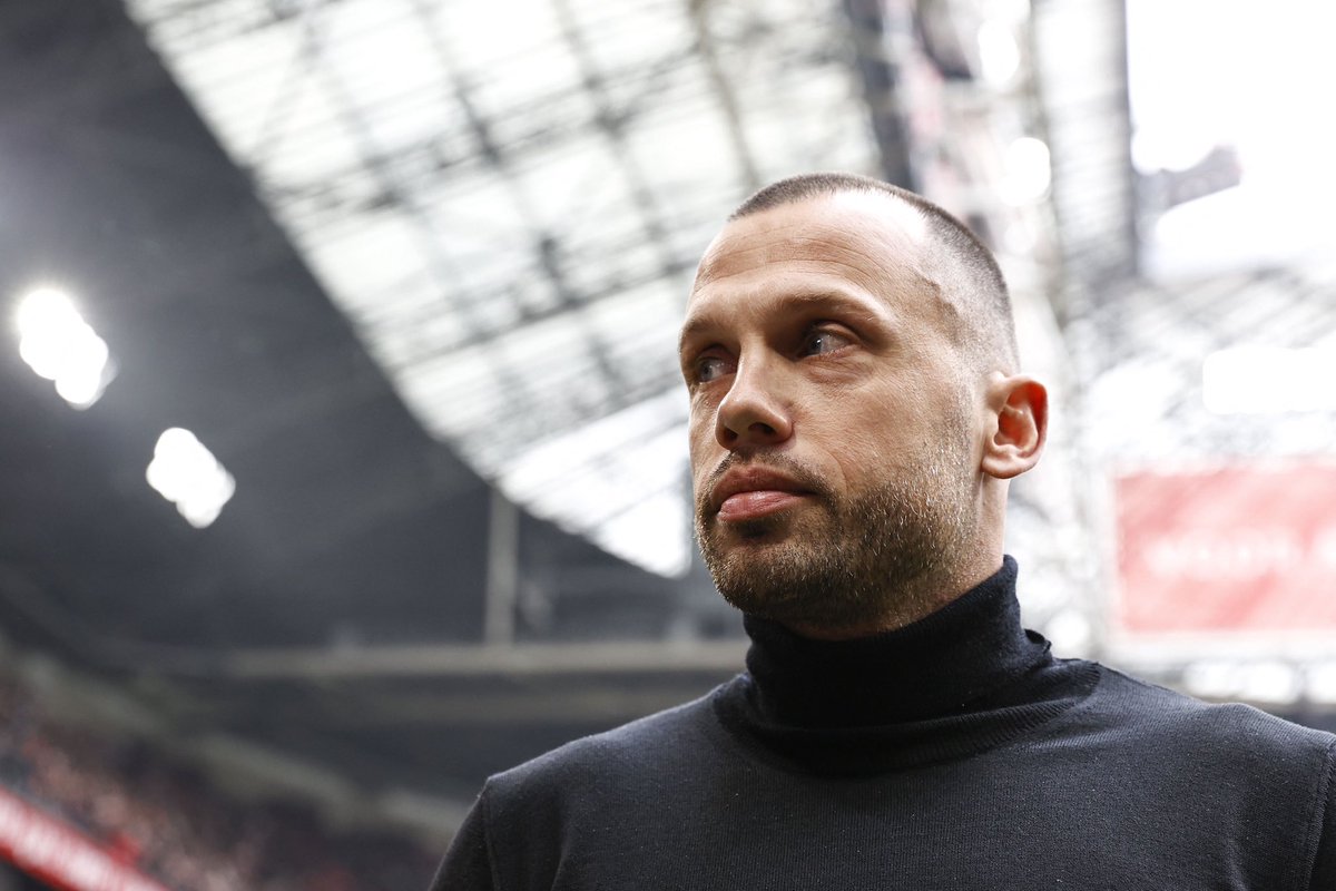 FabrizioRomano's tweet image. Ajax are set to sack John Heitinga, he’s no longer the head coach — contacts are taking place over new manager for next season. 🚨⚪️🔴 #Ajax

Club statement confirms the agreement to part ways with Heitinga.