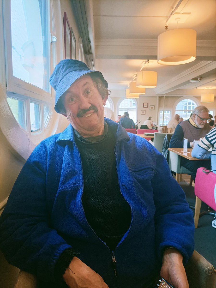 lorraine_warde's tweet photo. #Cityfilter @AndyJenkin6 in #Thejarroldspantry #Jarrolds #Norwich #Norfolk #EastAnglia #England #restaurants & #bars #Citycentre #3rdfloorrestaurant #stairs #lift #Thegourmetpantryhamper #Buckethat #Buckethatstyle #Buckethats #Buckethatchallenge
#Hillbillies #Norfolkaccents ๐ค ๐ค https://t.co/DUvYQtWNon