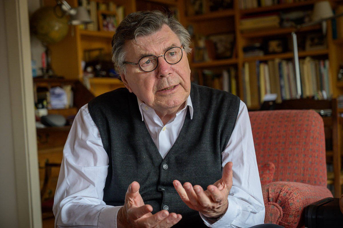 Avui, dijous 1 de juny a les 19:30h a l'antic Hospital de Sant Roc, tindrà lloc la tercera conferència del cicle sobre l'eutanàsia. Aquesta anirà a càrrec del Dr. Marc Antoni Broggi i Trias, i porta per títol, APROPIEM-NOS DEL FINAL DE LA VIDA. No hi falteu! #CentreLecturaValls