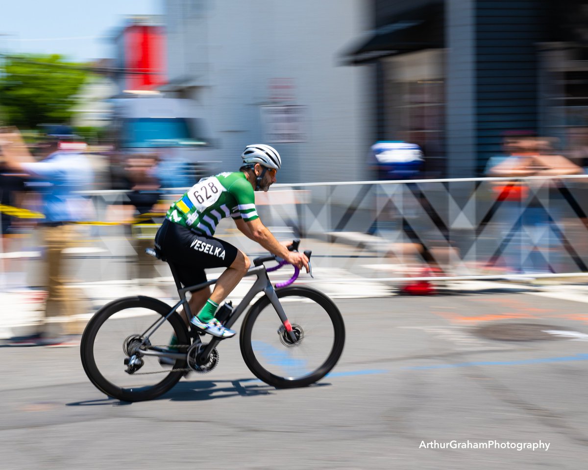 ArthurHGraham's tweet image. Happy Thursday! "Cyclists in Motion" #tourofsomerville #tourofsomerville2023 #arthurgrahamphotography #njcycling #somervillenj #roadbikeracing #roadbikelife #roadcyclist