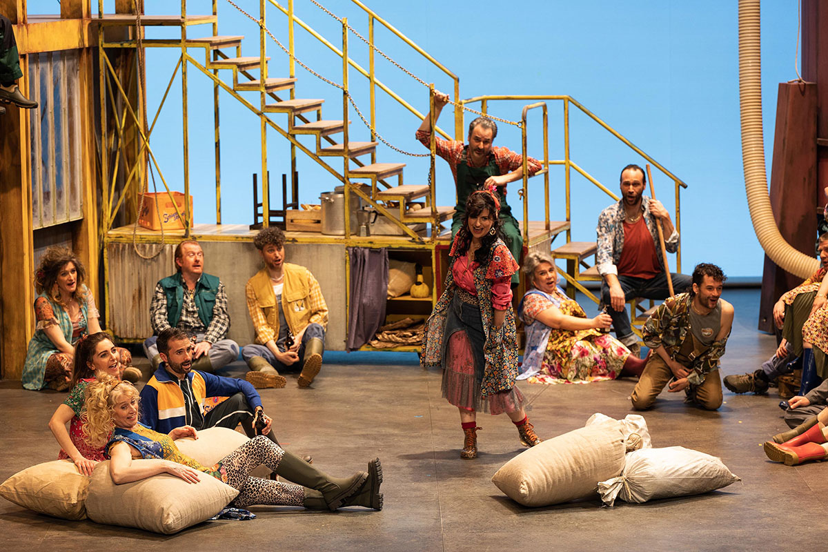 paysdelaloire's tweet photo. 🎶Jeudi 15 juin, à 20h, "L’Elixir d’amour", opéra phare de Gaetano Donizetti sera retransmis en direct sur écran géant dans 22 communes des Pays de la Loire grâce au soutien de la Région.  Découvrez les communes concernées➡️https://t.co/HMdvUofmho
@ANOpera https://t.co/l1nac2aYGz
