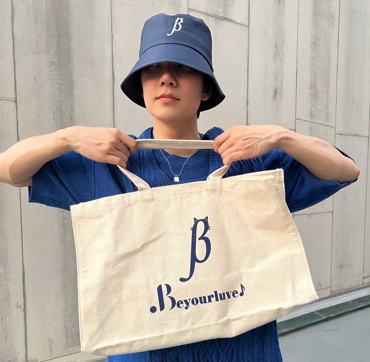 JakeB4rever's tweet photo. Merchandise limited edition มาแล้ว~ 💙

แอบบอกนะครับ ซื้อยก set แถม photo card ด้วย wowwww~

สำหรับรายละเอียดเพิ่มเติม รอพรุ่งนี้นะครับ💙 
#TheRebornBuild #Buildfirstsoloconcert https://t.co/cyTXgIpgKS