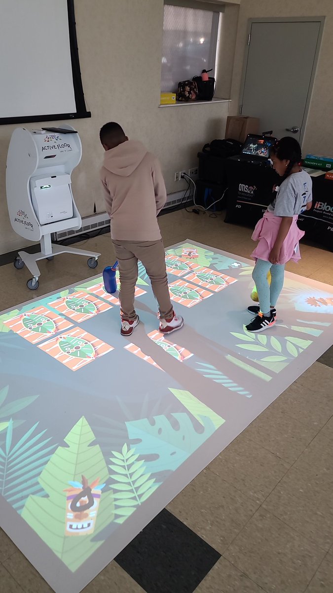 RobATEQ's tweet photo. Otis is very excited to be at the District 8 STEM Fair in the Bronxwhere we're showcasing some  wonderful STEM products and iBlocks curriculum. @TeqProducts #wheresotis https://t.co/6ZtRNJskTg