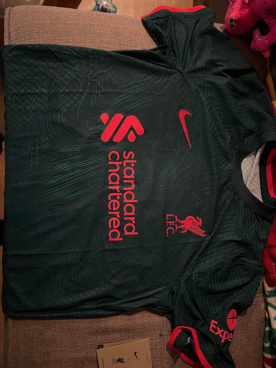 47_shirts's tweet photo. Anyone have any suggestions how I can save this? Possibly the worse loan deal in our club history😂 https://t.co/SXJ8kpKyCb