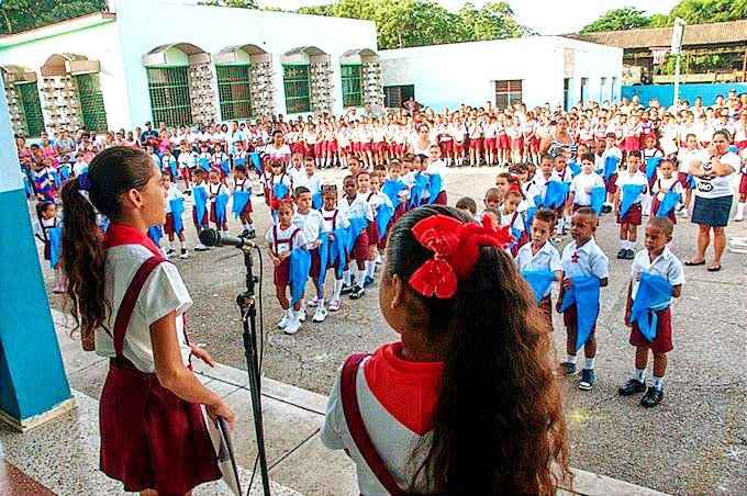 La felicidad no tiene precio, el acceso a la educación, a la salud, a la cultura y el libre ejercicio de tus derechos tampoco tiene un precio. En #Cuba es prioridad el cuidado y protección de los niños porque en esta Revolución ellos son lo más importante. #DiaDeLaInfancia