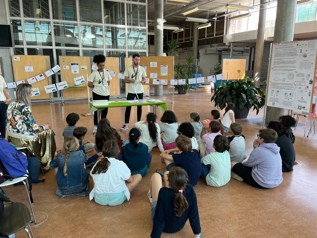 Light of Evolution (@lightofevol) on Twitter photo Ravi·e·s d'accueillir 6 classes à l'atelier de bioinformatique aux Mystères de l'UNIL ce matin!
<a href="/cdessimoz/">Christophe Dessimoz</a> <a href="/unil/">Université de Lausanne</a> Ravi·e·s d'accueillir 6 classes à l'atelier de bioinformatique aux Mystères de l'UNIL ce matin!
<a href="/cdessimoz/">Christophe Dessimoz</a> <a href="/unil/">Université de Lausanne</a>