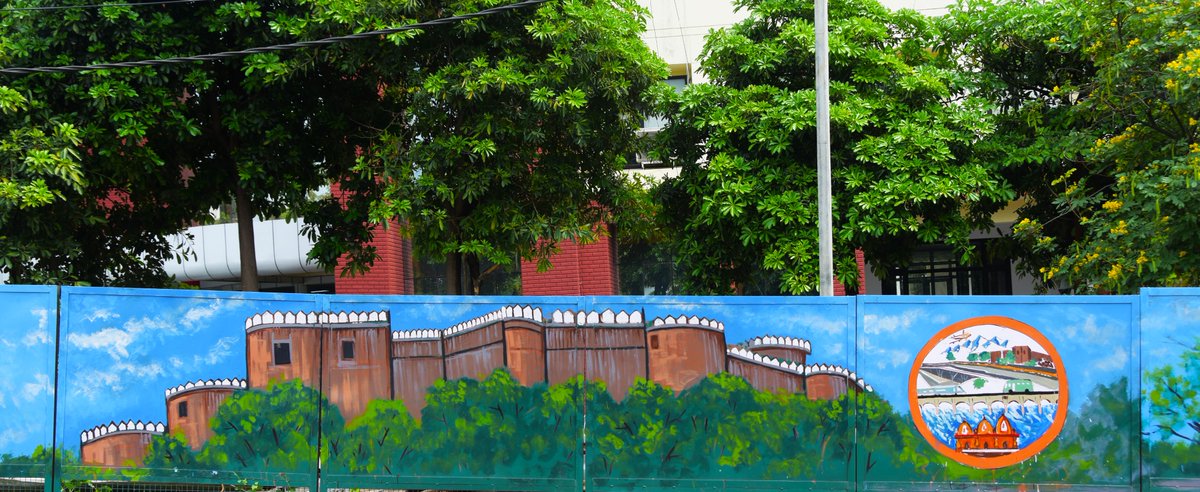 #Inphotos |   Preserving Jammu's Rich Heritage: Stunning 2D Enamel Wall Paintings Depicting City's History and Culture in front of the Div Com Office. #Jammusmartcity #Jammu