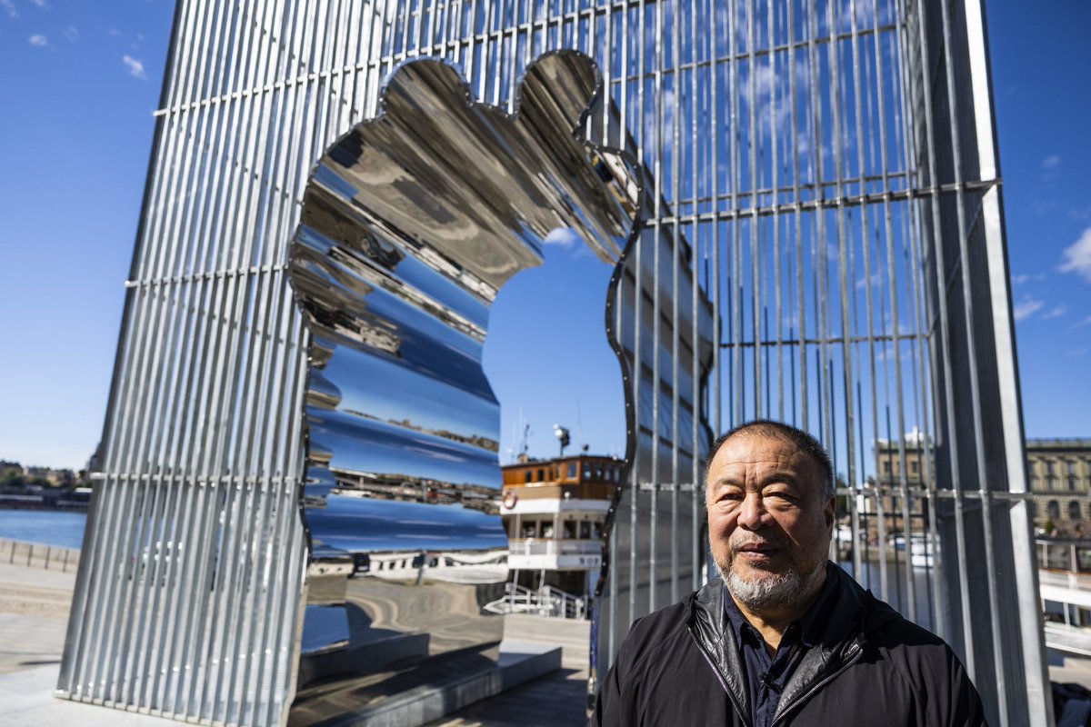 C’mon folks, join me on the search for wow as I try to find the world’s most amazing art. In the meantime here is another incredible artist of this generation, @aiww 

World Without Borders
#art #sculpture #installation #withoutborders #Migration #aiweiwei #contemporaryart