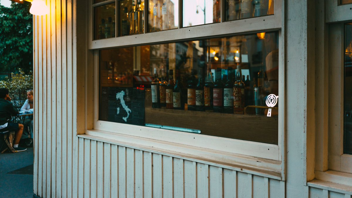 contentbyemile's tweet photo. Afterwork photo walk in Paris #StreetsofParis https://t.co/xMcmCJgu9Z