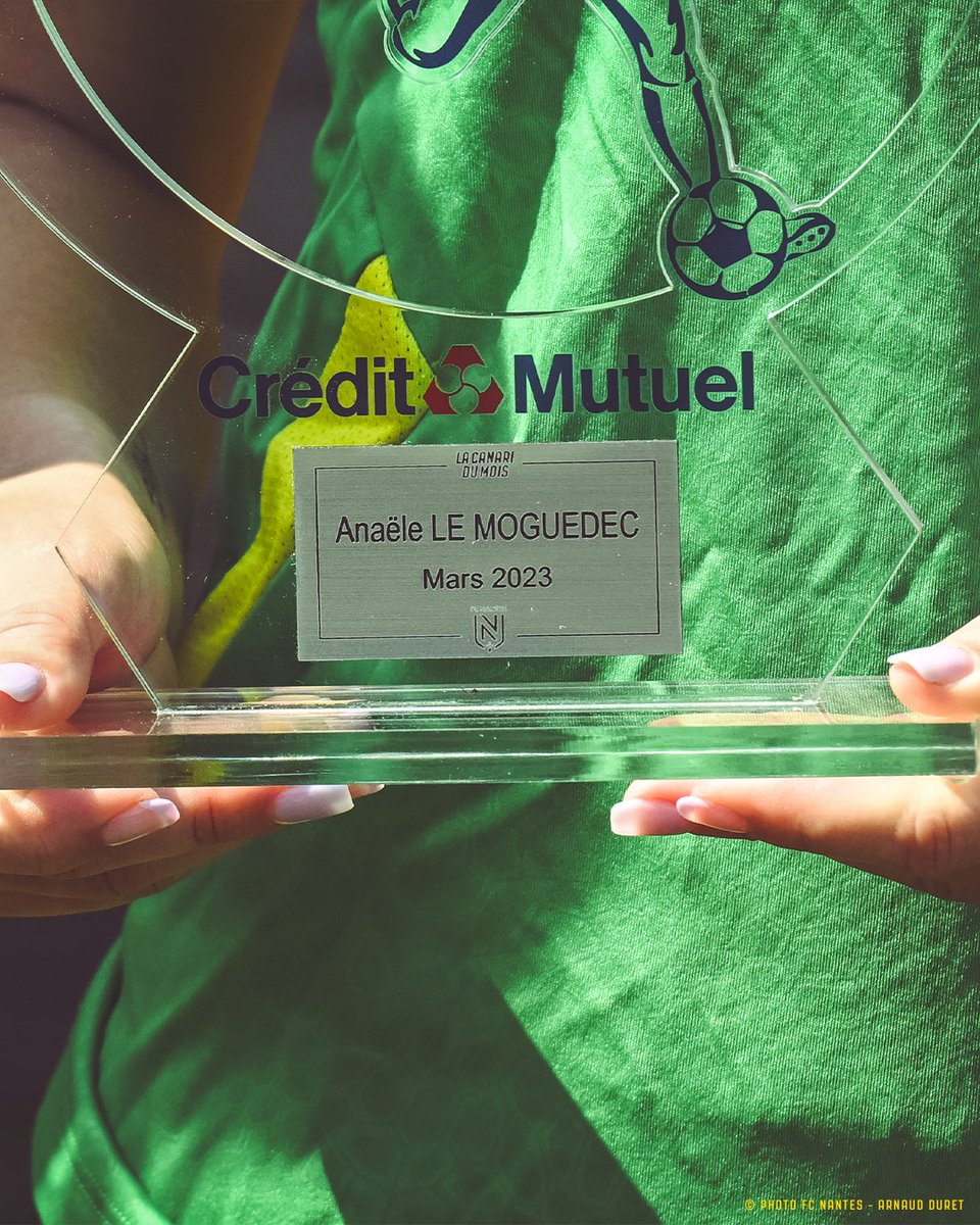 FCN_Feminines's tweet photo. 🤳 Remise ce matin des trophées "Canaries du mois" avec le @CreditMutuel !

Février ➥ @claireLelarge 
Mars ➥ @Anaelelm 
Avril ➥ @jadnsi 
Mai ➥ Juliette Mossard https://t.co/nXIsuBdpwM