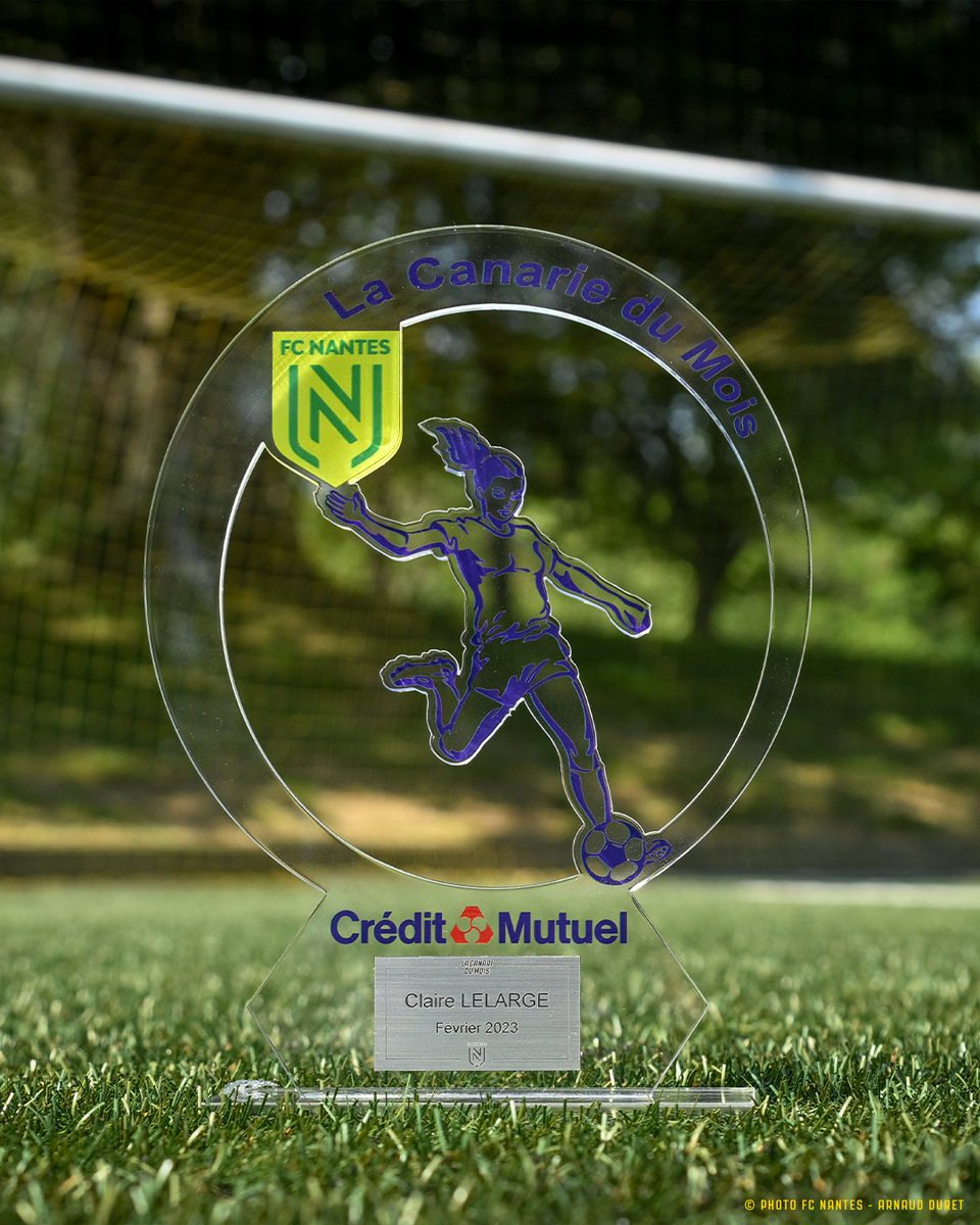 FCN_Feminines's tweet photo. 🤳 Remise ce matin des trophées "Canaries du mois" avec le @CreditMutuel !

Février ➥ @claireLelarge 
Mars ➥ @Anaelelm 
Avril ➥ @jadnsi 
Mai ➥ Juliette Mossard https://t.co/nXIsuBdpwM