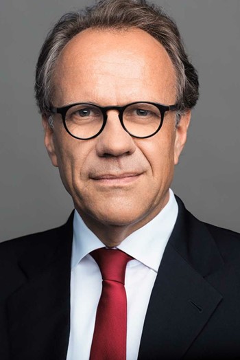 CentreBagatelle's tweet photo. Am 7 Juni reden wir mit Peter Ruhenstroth-Bauer darüber, wie Zivilgesellschaft, Politik und Wirtschaft gut mit Flüchtlingen umgehen können. Mehr Infos hier: https://t.co/4J4jREYLt0 https://t.co/KatUqhn4kM