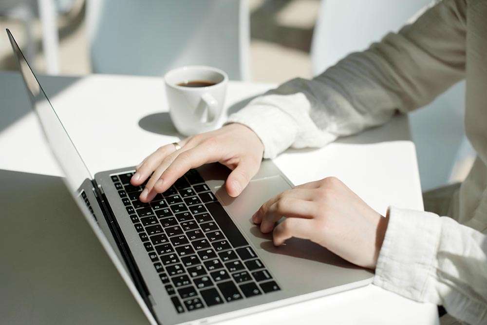 elearncompany's tweet image. Choosing between #GoogleDocs and #Hackpad? Google Docs offers advanced formatting options and seamless integration with Google Workspace, while Hackpad prioritizes simplicity and minimalism 💻📝✨ elearning.company/blog/from-goog…