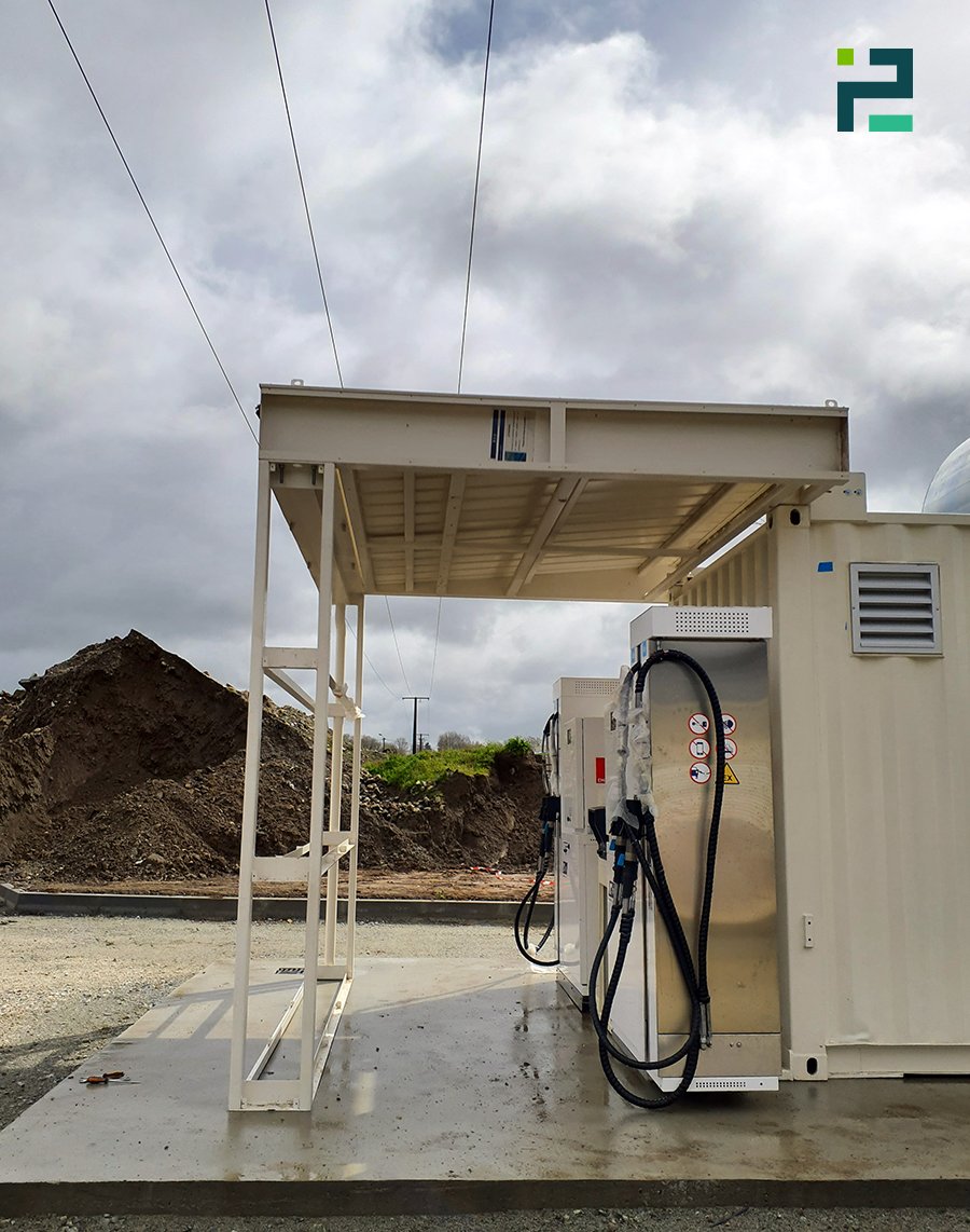 Prodeval_biogas's tweet photo. A new unit delivered to #Pontivy in #Bretagne under "𝙷𝚒𝚐𝚑 𝚅𝚘𝚕𝚝𝚊𝚐𝚎" ⚡ 
𝘊𝘕'𝘎𝘙𝘌𝘌𝘕® 04 #BioCNG distribution station was installed just a few meters below a high-voltage power line 
Congratulations to the teams! 👍 
#Challengemet #Biogas #Biomethane #CNG #greengas https://t.co/yrcX2kTeC7