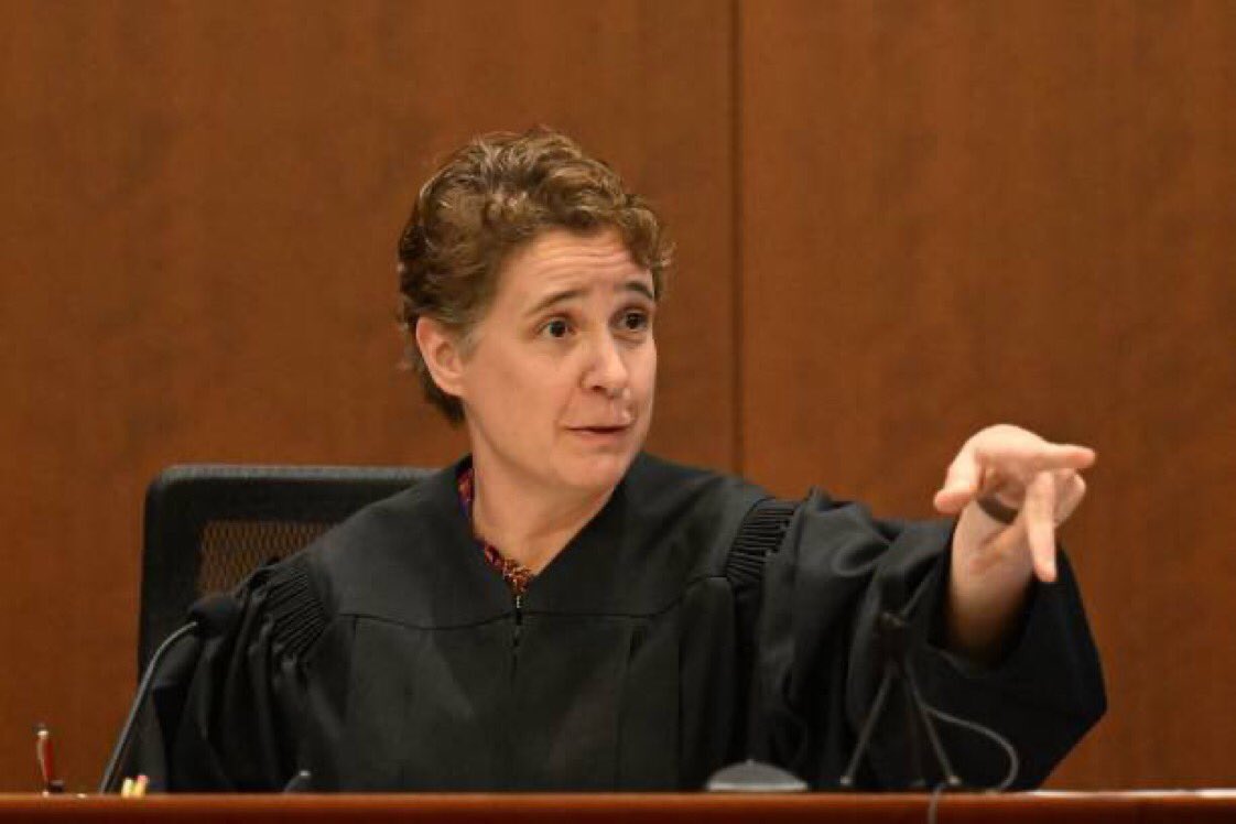 This absolute Queen deserves another shout out 

She was calm &amp; fair, she kept her courtroom in check &amp; she took no shit from anyone

Thank you Judge Azcarate 🫡

#JohnnyDeppWon