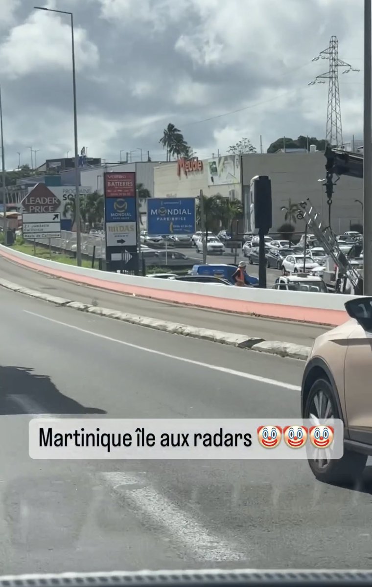 A rythme tala fouté an radar adan salon  mwen aussi non ?