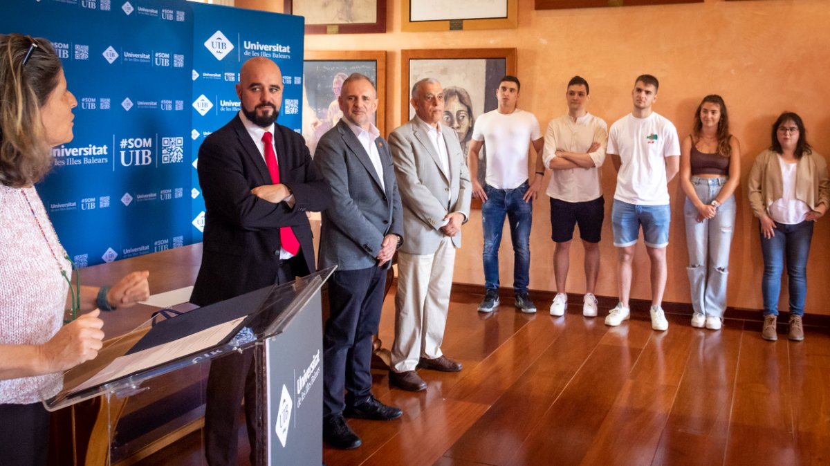 UIBuniversitat's tweet photo. #Excel·lènciaUIB | Una plataforma per connectar persones grans amb estudiants en qui puguin delegar tasques de la vida diària, la millor idea del programa #ExplorerUIB!

🙌 L'estudiant Esther Vérilhac ha guanyat el programa de suport a l’#emprenedoria.

🔗https://t.co/6iRcGWXUii https://t.co/DR7pe83Nvn