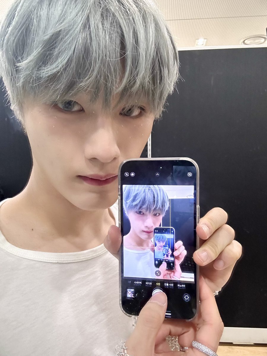 Mz셀카 도전해 봤습니다! ㅎ..🥹

#CIX #씨아이엑스 #현석 #윤현석 #서기 #막내 #FIX #픽스 #픽스내거