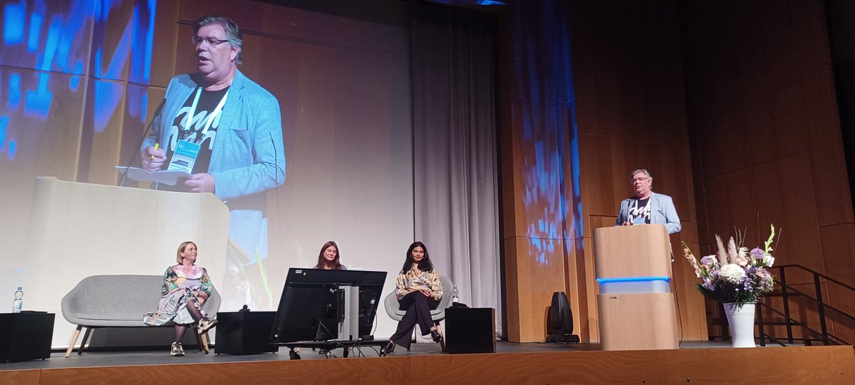 CoimbraGroup's tweet image. 🏆Congrats to Ida Cecilie Jensen, from @AarhusUni_int Aarhus University for winning the @CoimbraGroup 3MT competition!!!👏 Juhi &amp;amp; Mihaela for their runners-up position. What a great moment!