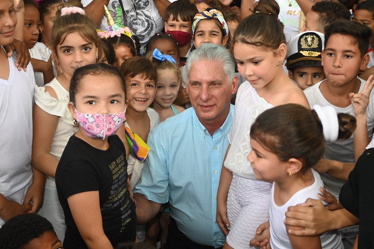 A nuestros niños, el tesoro más preciado de la Patria, ¡Muchas Felicidades en el Día de la Infancia!

#CreciendoAlFuturo