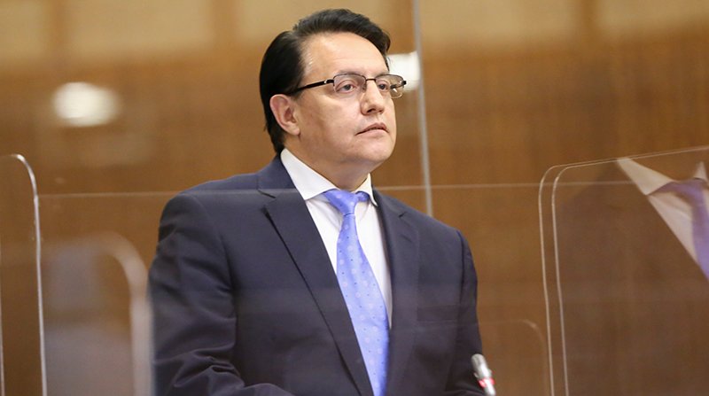 ElDatoEcua's tweet photo. #Urgente ¡LA FISCAL VIVE UN ACOSO LIDERADO POR ALEMBERT VERA!

“Hoy a la madrugada la Fiscal Diana Salazar me ha enviado un video donde amenazan con asesinar a su hija y a también a ella, sino hacen lo que ellos están pidiendo, en este momento la fiscal está viviendo un acoso del correísmo, liderado por Alember Vera”. Manifestó, Fernando Villavicencio