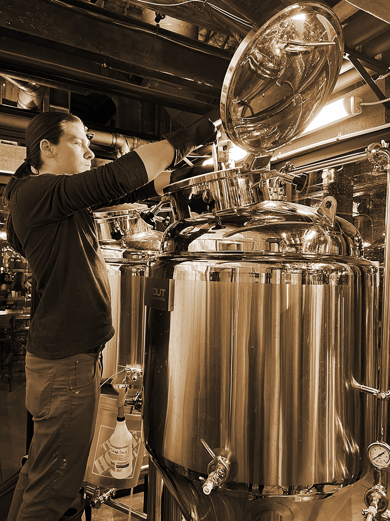 There is nothing beer can't do. 

@MADbrewingcompany is all about Making a Difference in their local brewmunity. From tap takeovers to sourcing local ingredients to providing opportunities for "guest Brewmasters," this brewery supports  #OHBeer in a variety of ways.